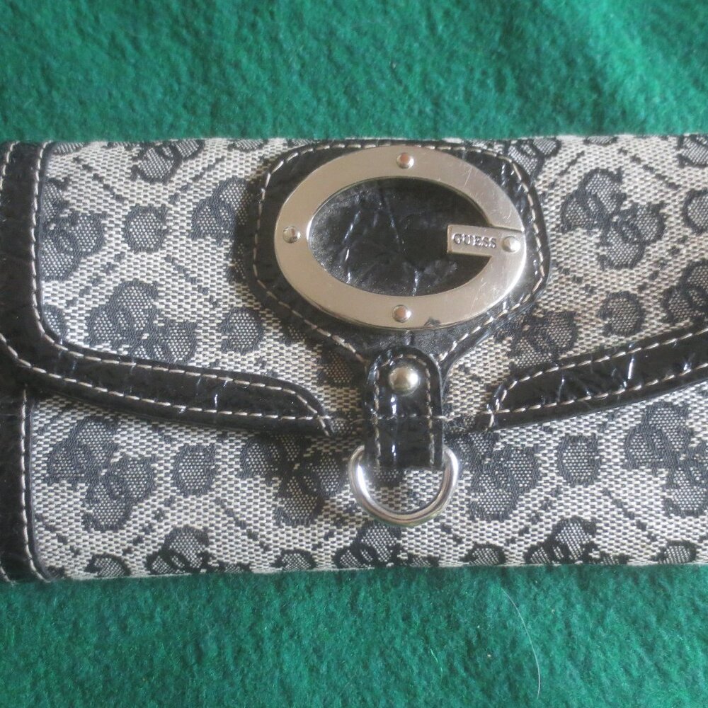 Brand New Guess Tri-Fold Wallet.